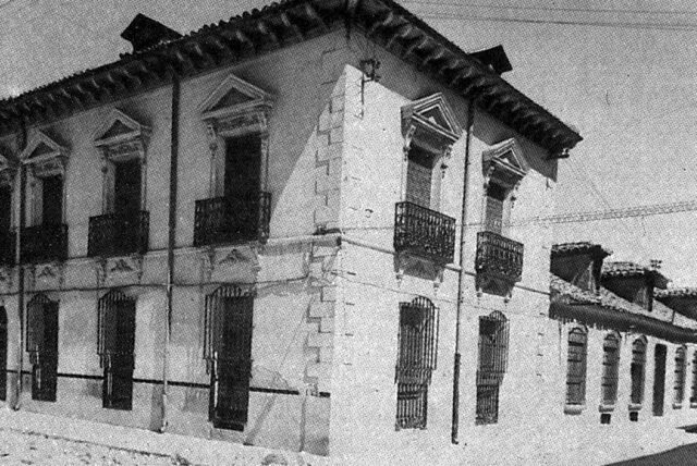 https://www.balonmanosantiagoaranjuez.com/wp-content/uploads/2024/10/01-Edificio-Penarredonda-1961-640x428.jpg